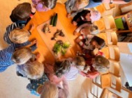 Kinder lernen von Kindern