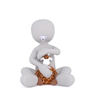 Graue 3D-Figur eines Babys mit Schnuller, das ein Plueschtier im Giraffenmuster haelt und im Schneidersitz sitzt.