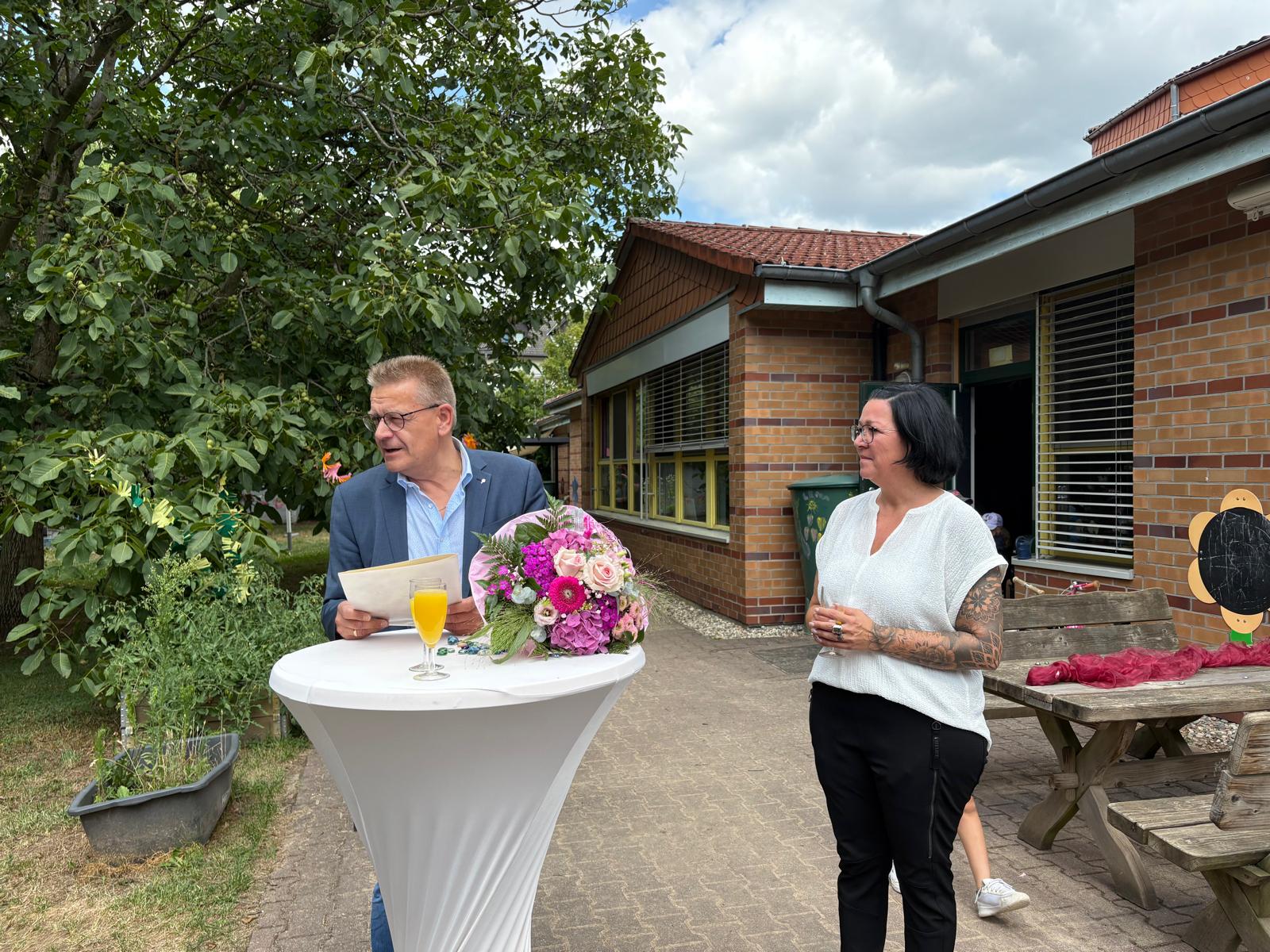 Bürgermeister Stefan Erb und Jane Matzke