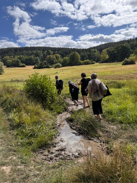 Barfuss durch den Schlamm