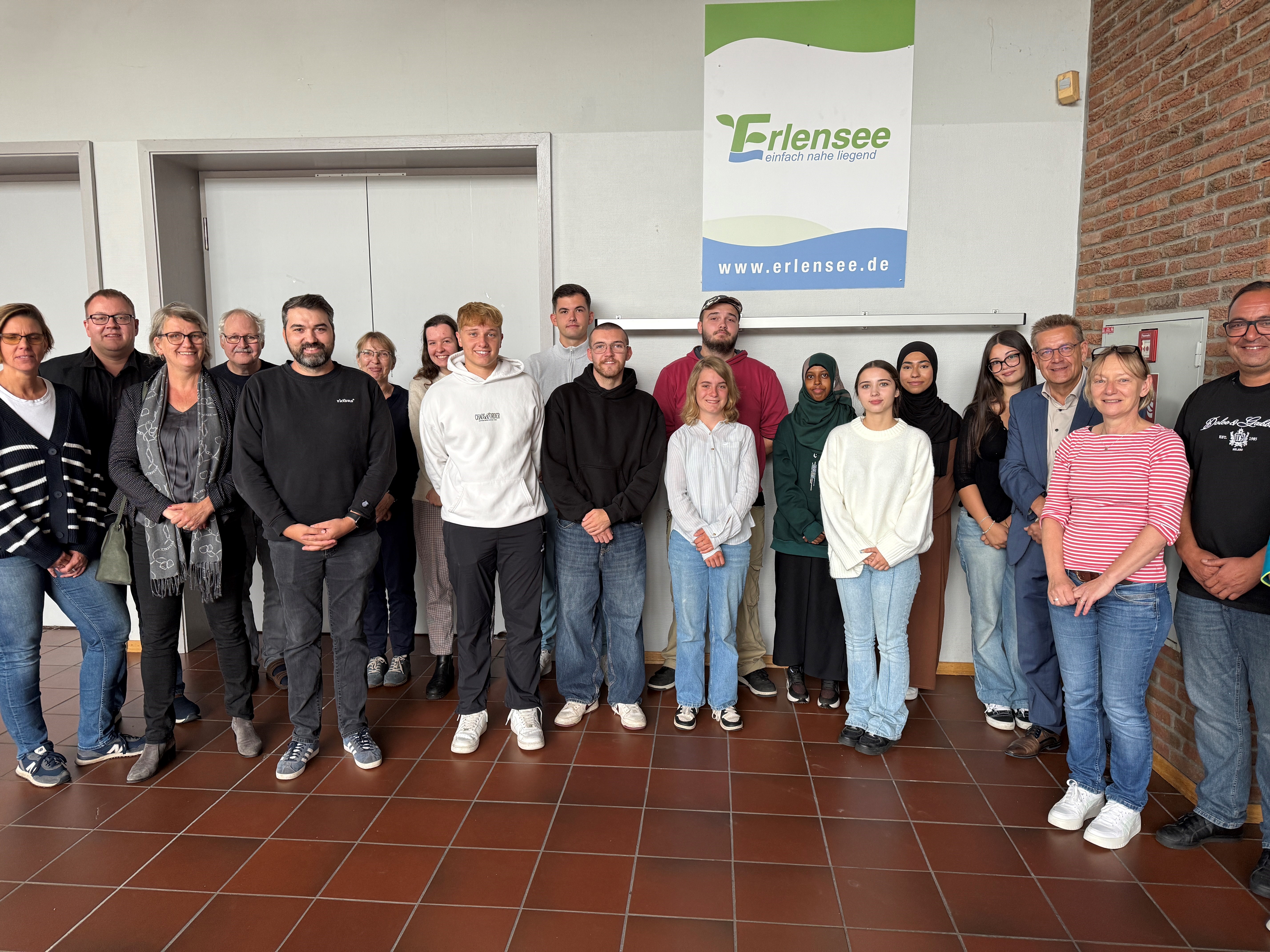 Gruppenbild mit allen Beteiligten