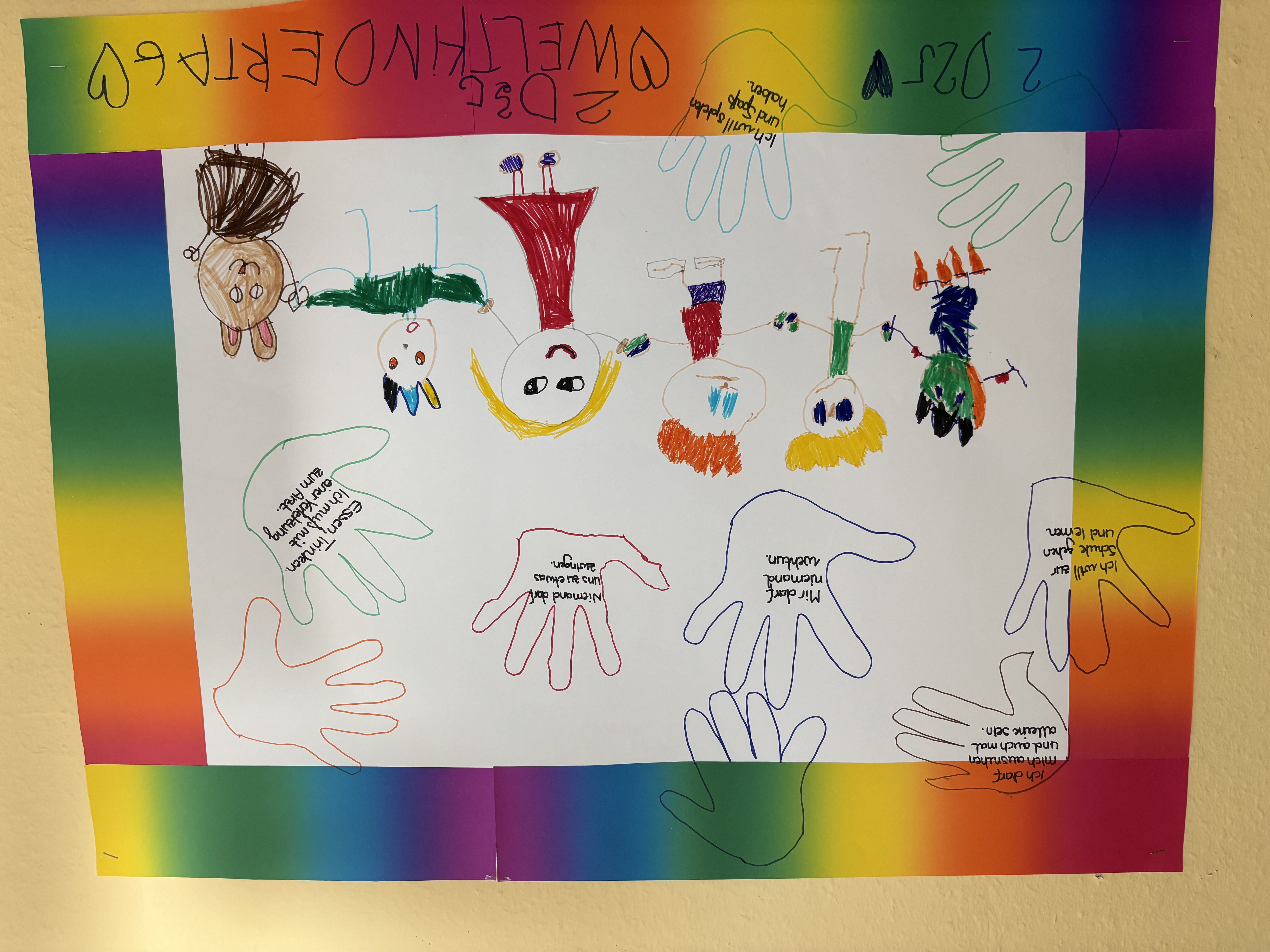 Plakat zum Weltkindertag von Kindern gestaltet