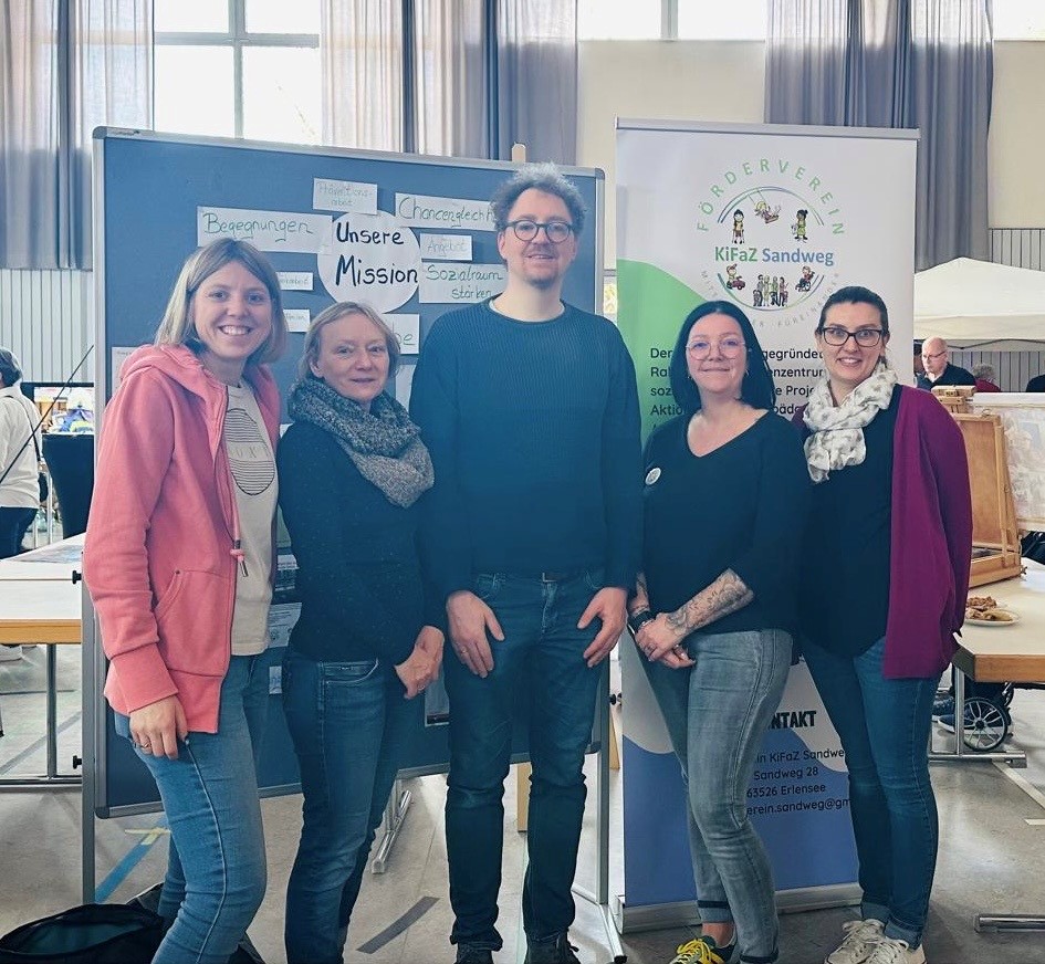 Der Stand des Förderverein mit der stellv. Vorsitzenden Johanna Streidt, stellv. Leitung KiFaZ Birgit Dietze, Vorsitzender Jochen Aulbach, Leitung KiFaZ Jane Matzke, Schatzmeisterin Kim Lein