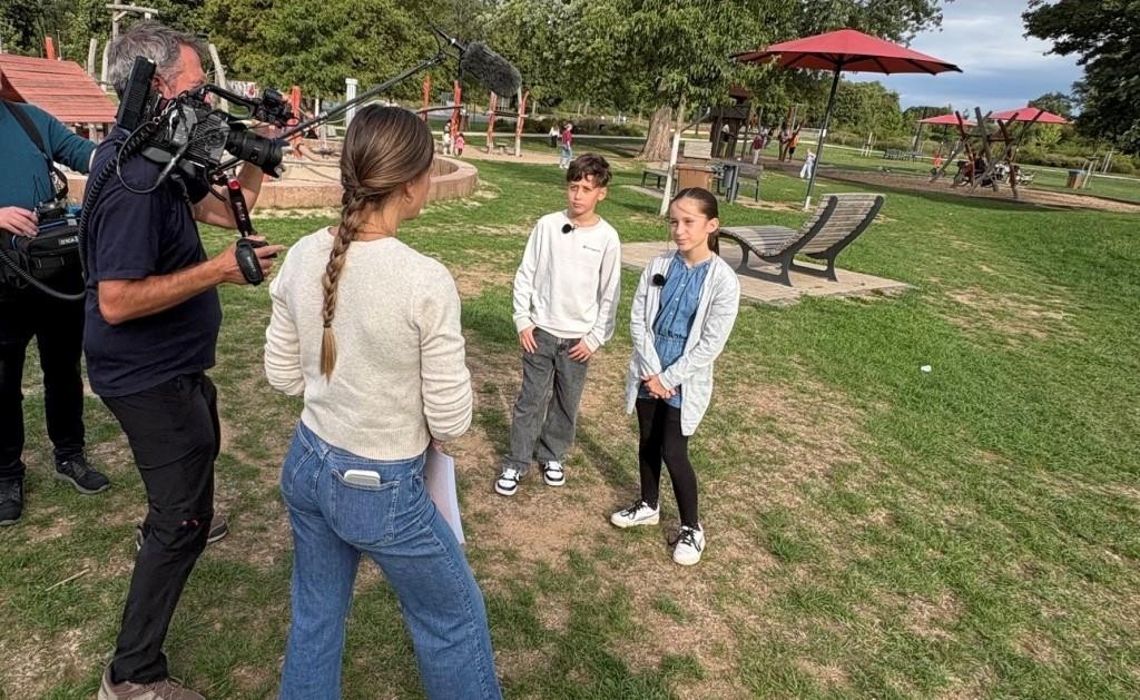 Kinderbürgermeisterin Paula Weingärtner und ehemaliger Kinderbürgermeister Leonard Renkel im Interview mit RTL