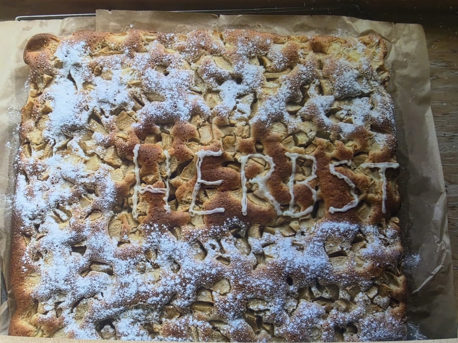 Der gemeinsam gebackene Apfel- und Birnenkuchen, den die Kinder anschließend selbst testen durften