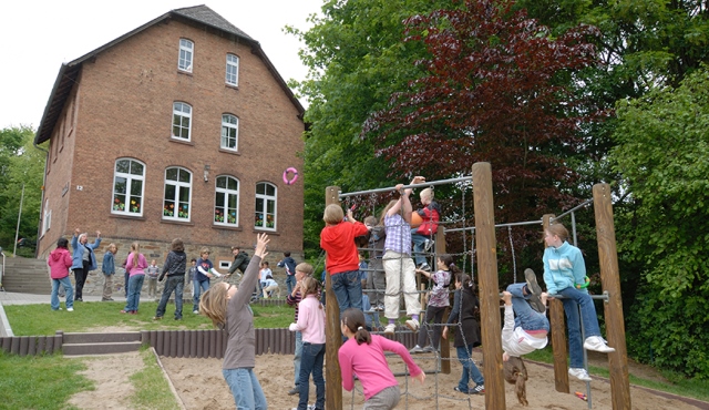 Bild des Außenbereichs der Altenhainer Schule