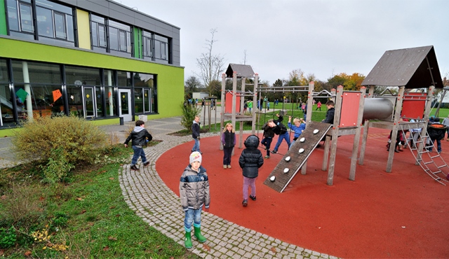 Bild des Außenbereichs der Eddersheimer Schule