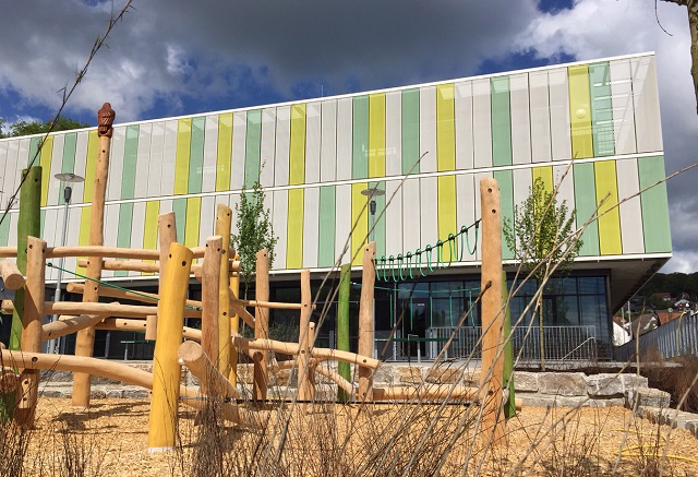 Bild des Außenbereichs der Rossert-Schule