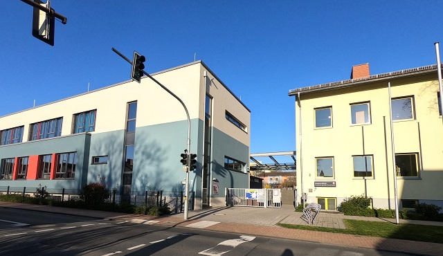 Bild des Außenbereichs der Pestalozzischule Kelkheim